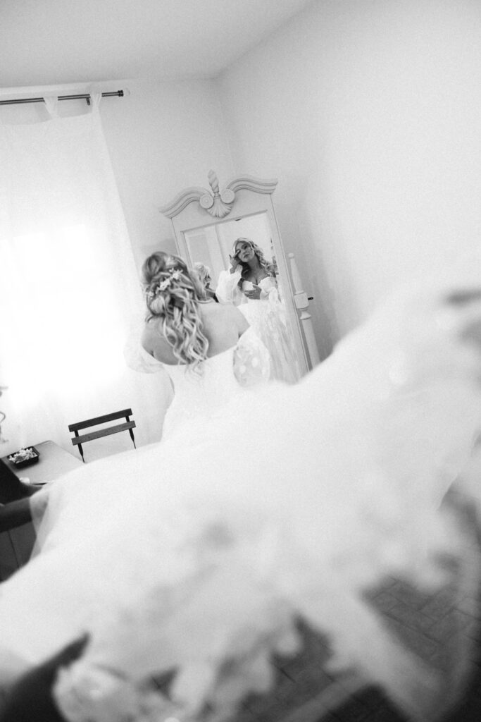 NH Garden Wedding Venue | The Cottage At The Gardens At Uncanoonuc Mountain | Goffstown, NH | Getting Ready Space